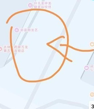 搜索金龙狗肉馆，宽城区。对面就